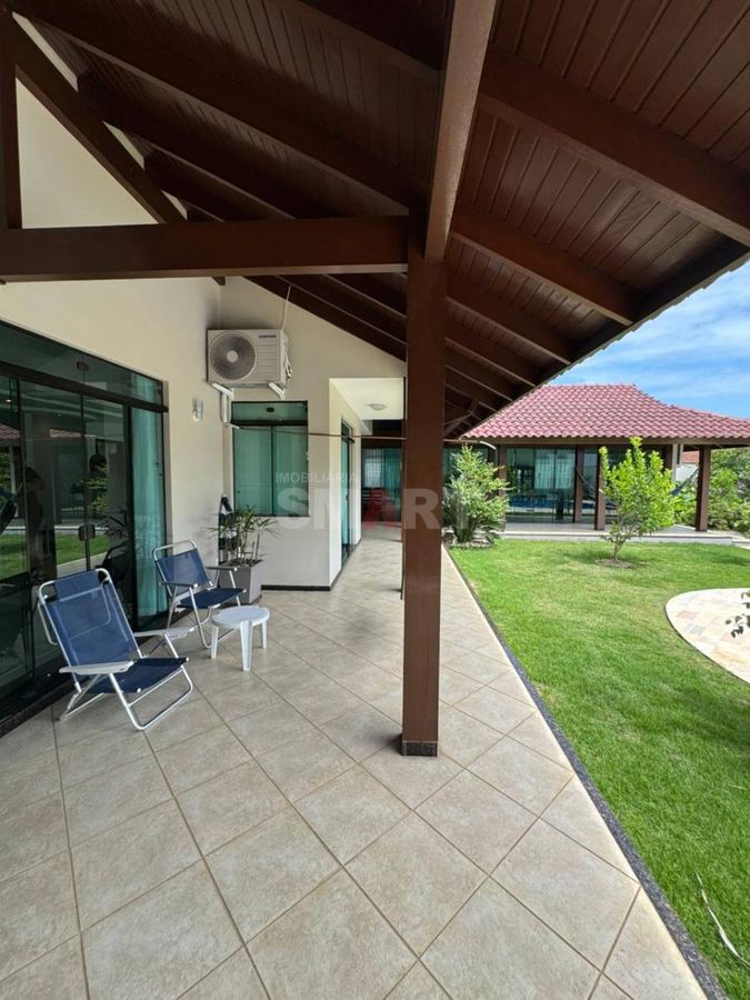 Casa Semimobiliada com 2 Suítes e 1 Quarto no Bairro Vila Nova