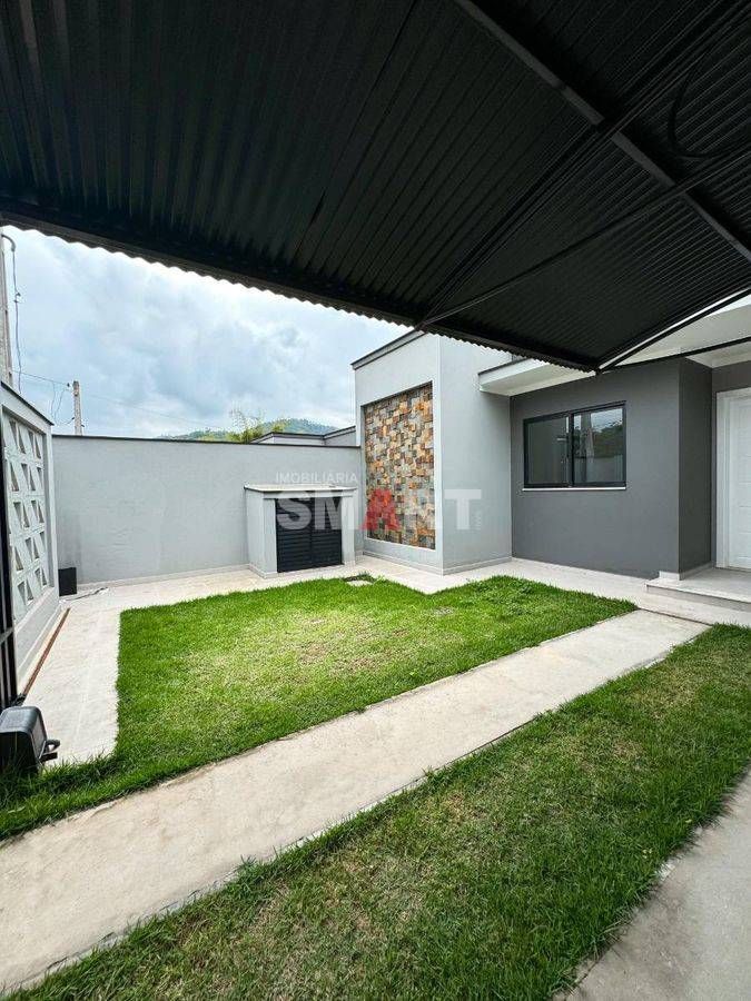 Casa Geminada com 1 Suíte + 2 Quartos e Amplo Espaço de Fundos