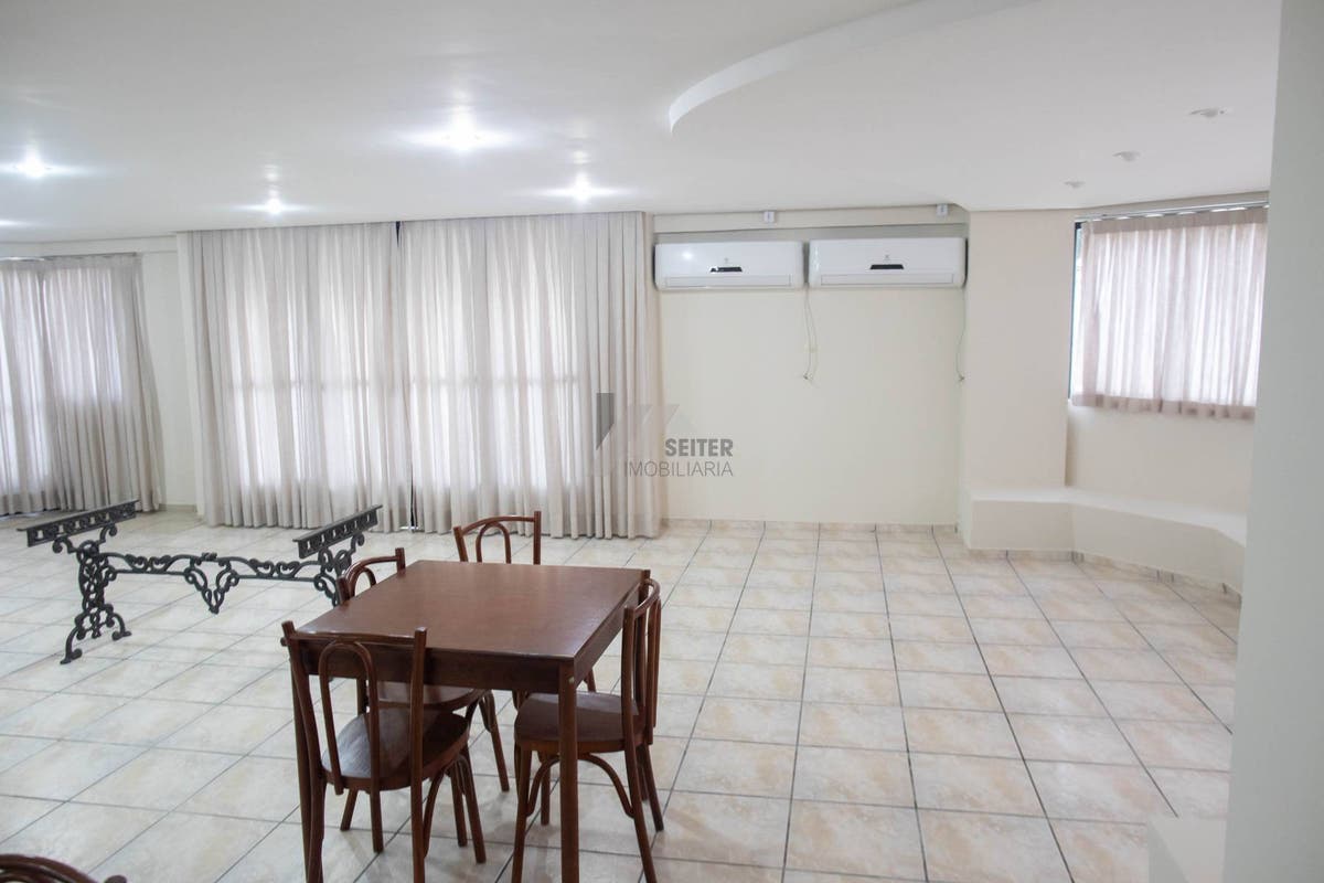 Apartamento com 3 quartos, Centro - Florianópolis