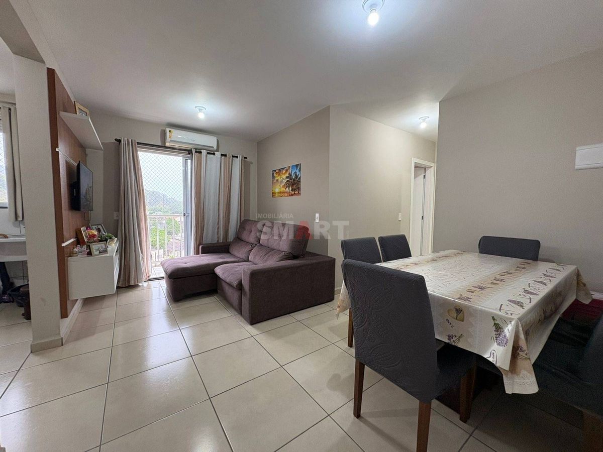 Apartamento com 2 quartos e elevador