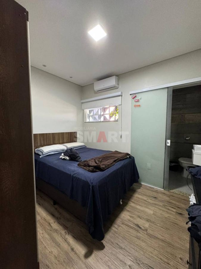 Casa com Piscina no Terraço e Ampla Área Externa no Bairro Ilha da Figueira