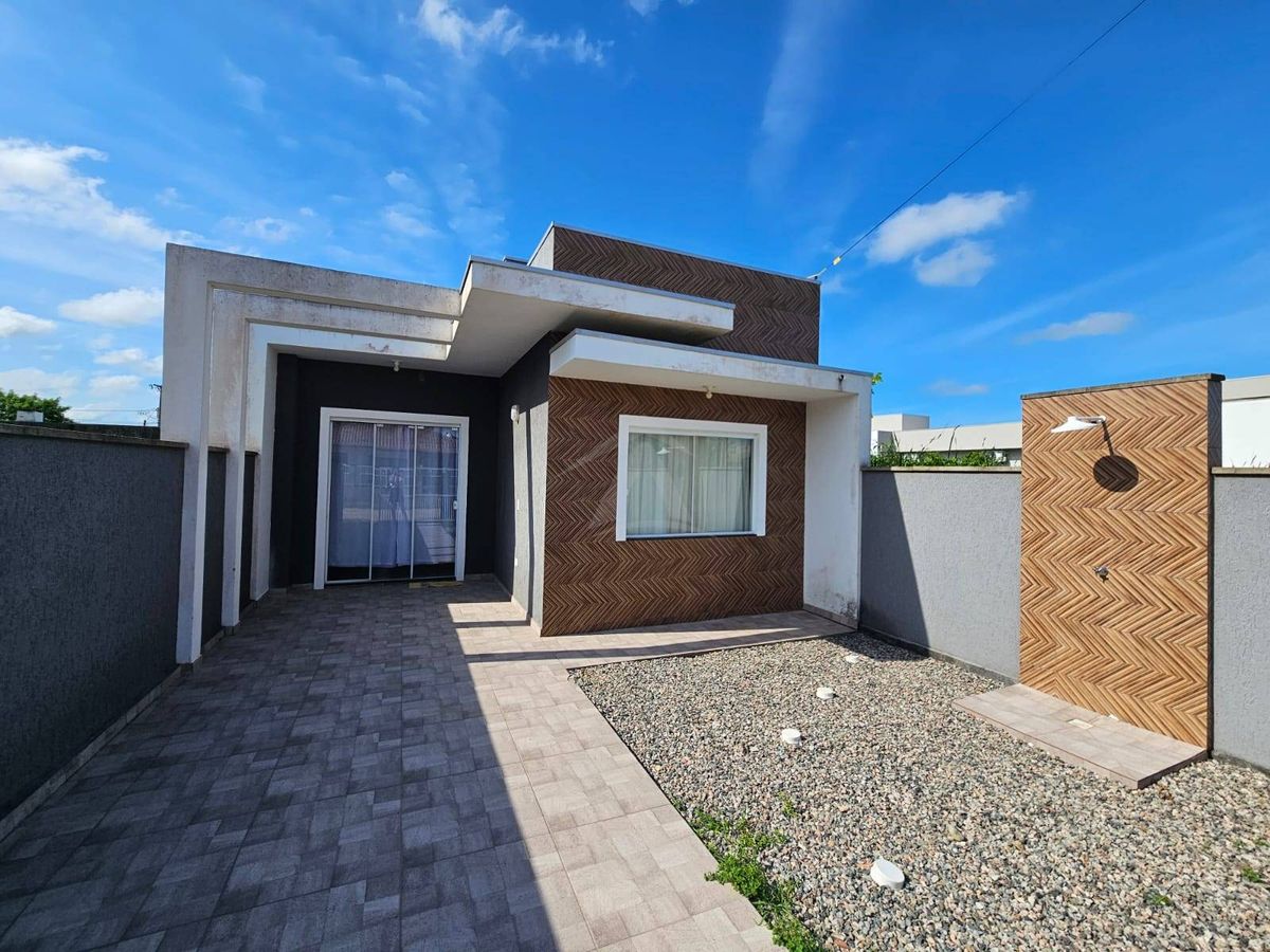Casa a 600m do mar, 3 quartos sendo 1 suite, barra do sai