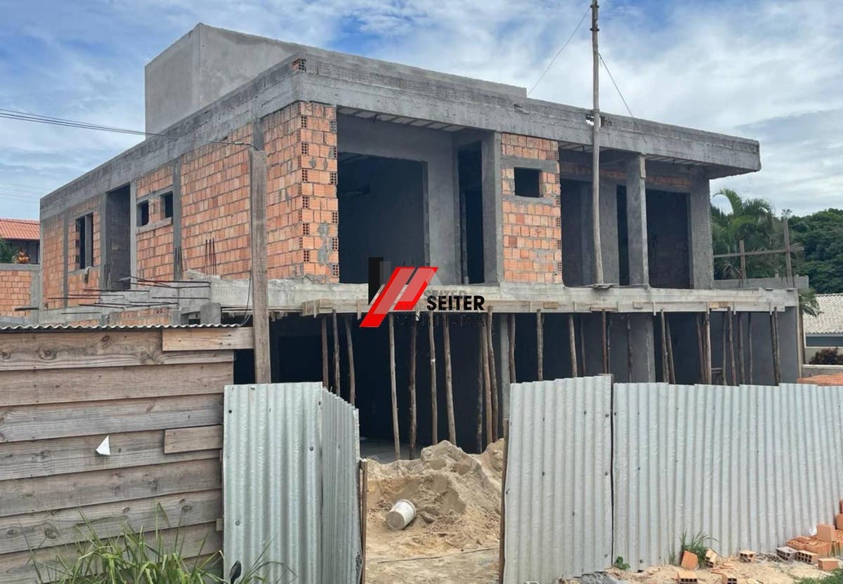 Casa Duplex com 3 quarto sendo 1 suíte à venda na praia dos Ingleses em Florianópolis