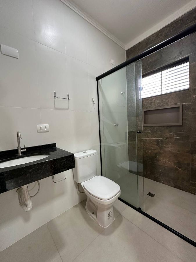 Sobrado com piscina, 3 quartos sendo suíte, barra do saí