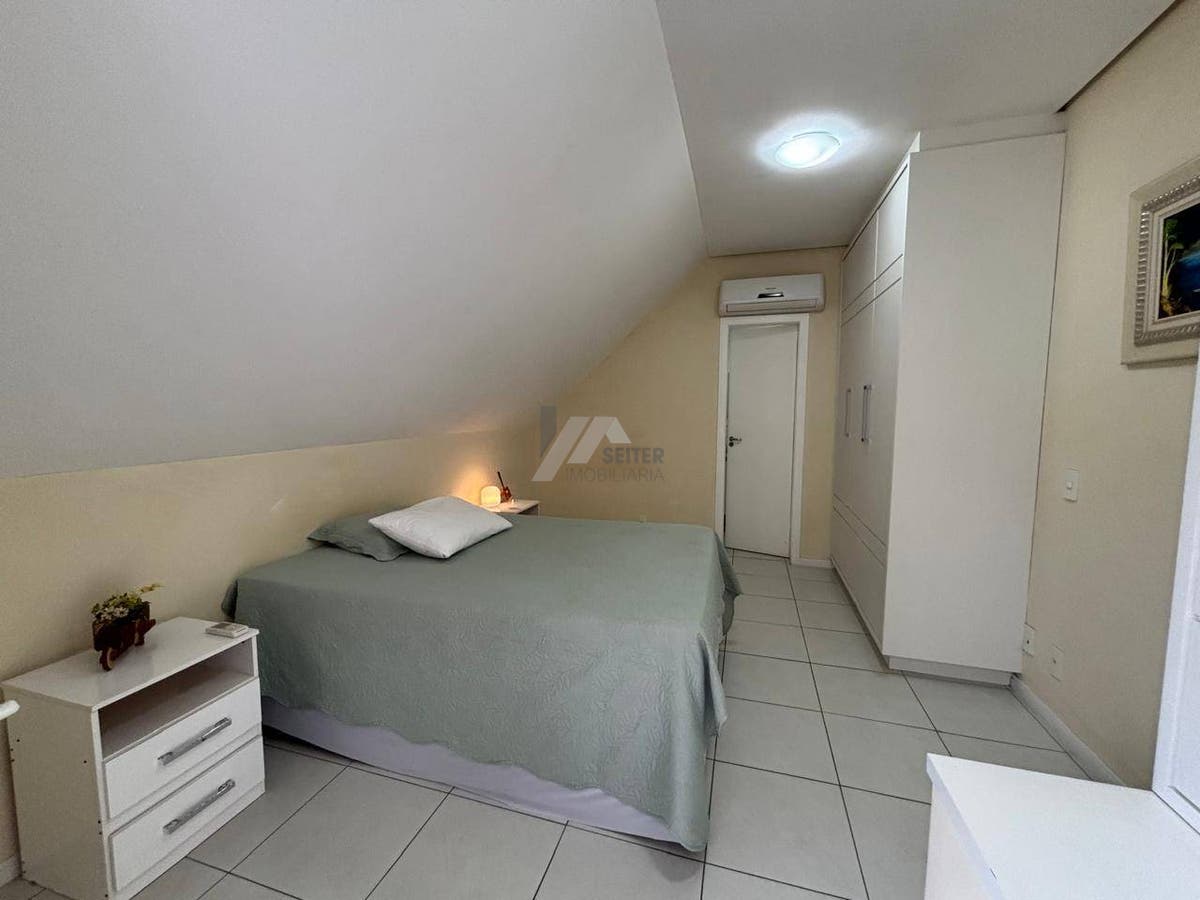 Cobertura 3 suites alugar Trindade florianopolis