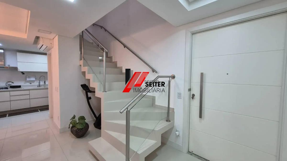 Cobertura 2 dormitórios com suite venda Centro Florianópolis