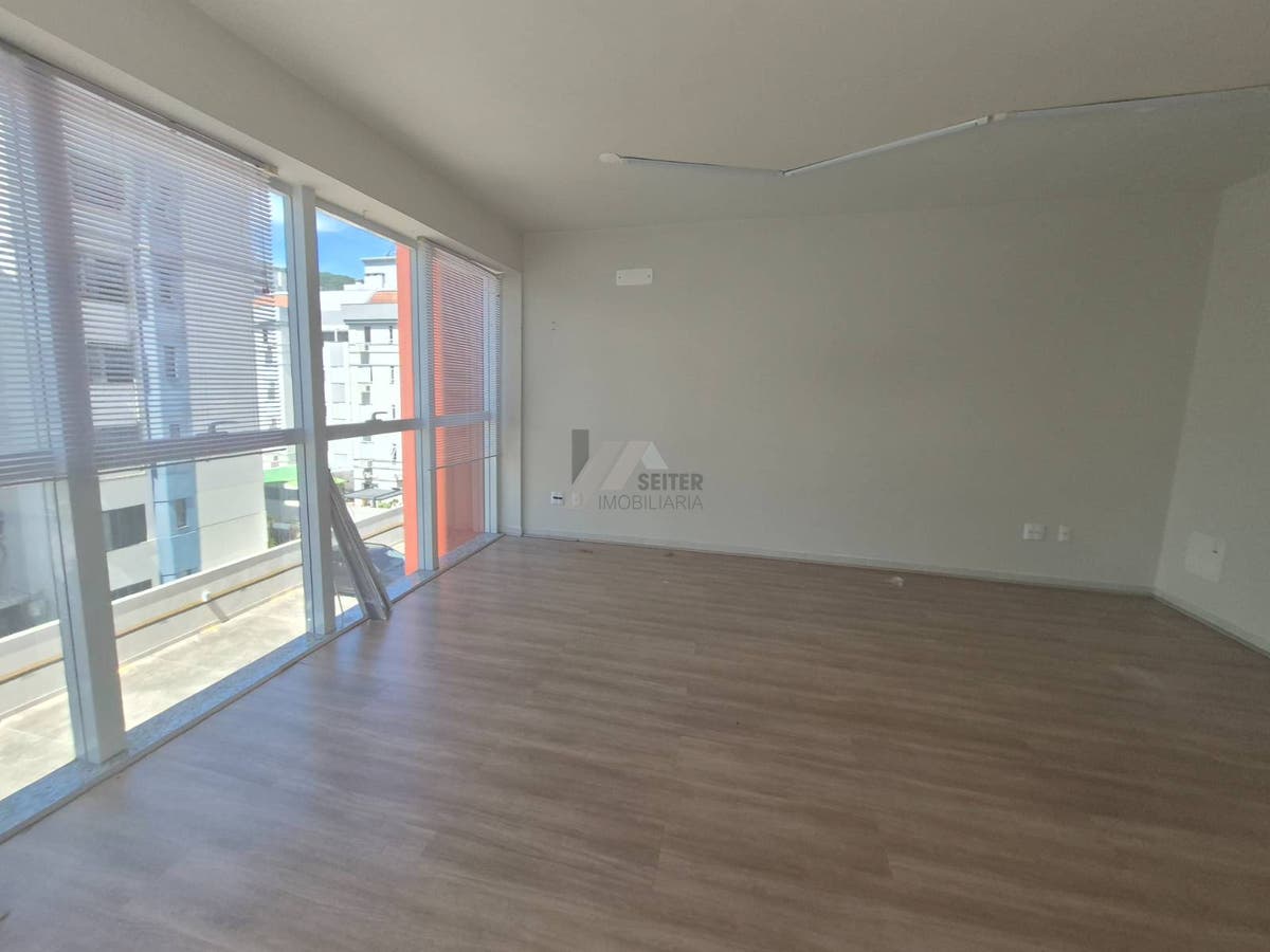 Sala comercial a venda no bairro Itacorubi com 37 m2 de área