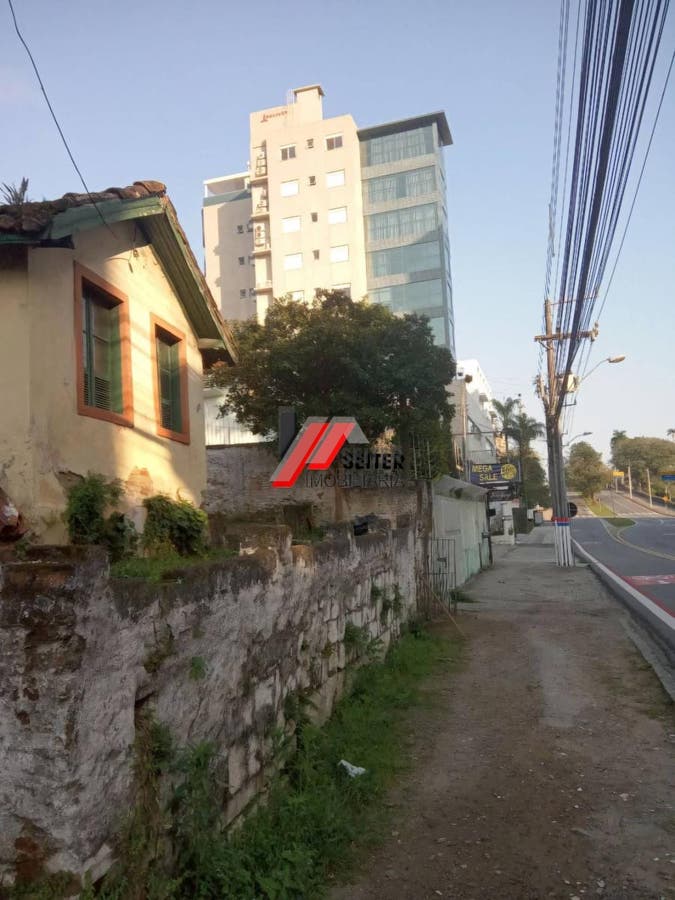 Terreno à venda no bairro Agronômica em Florianópolis
