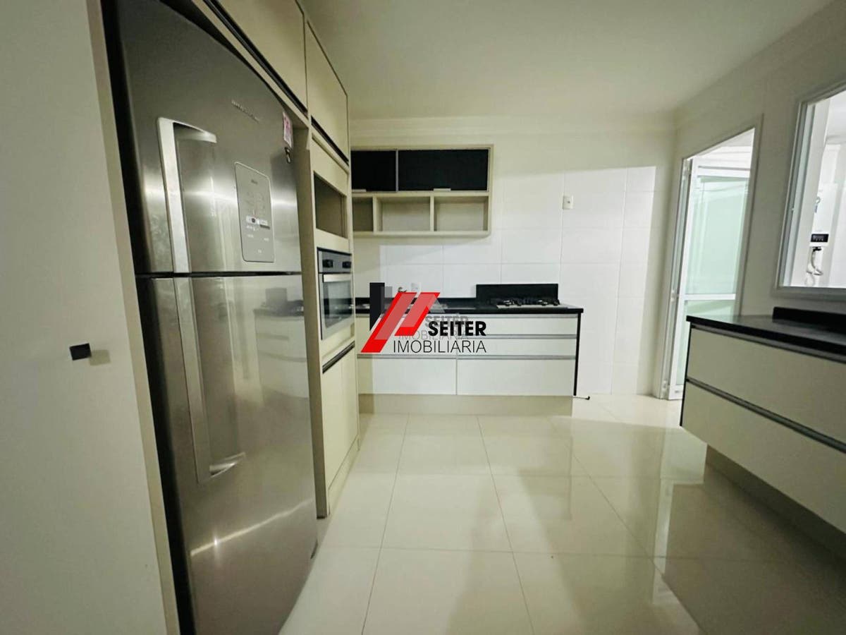 Apartamento de 4 dormitorios com suite para alugar Tom Jobim Itacorubi