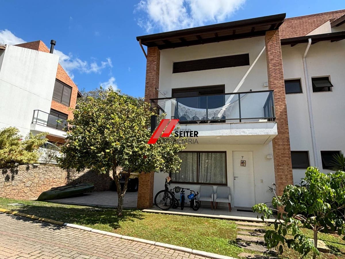 Casa à venda na beira da Lagoa em Florianópolis