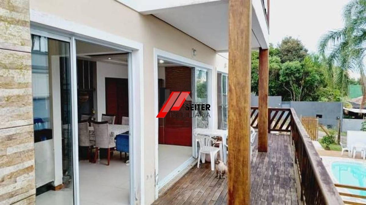 Casa com 4 dormitórios no Campeche