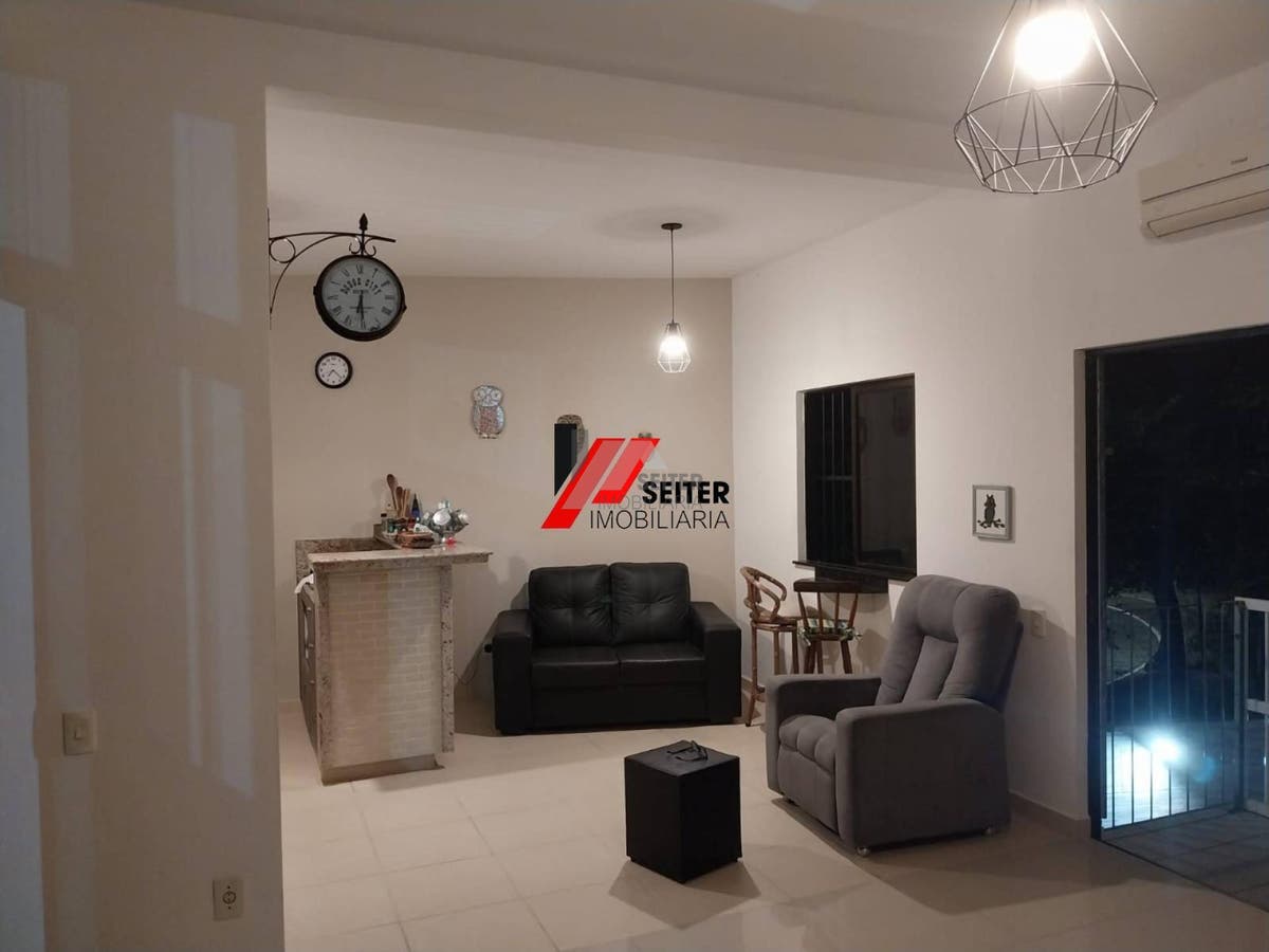Casa com 4 dormitórios sendo 2 suíte à venda no bairro Pantanal