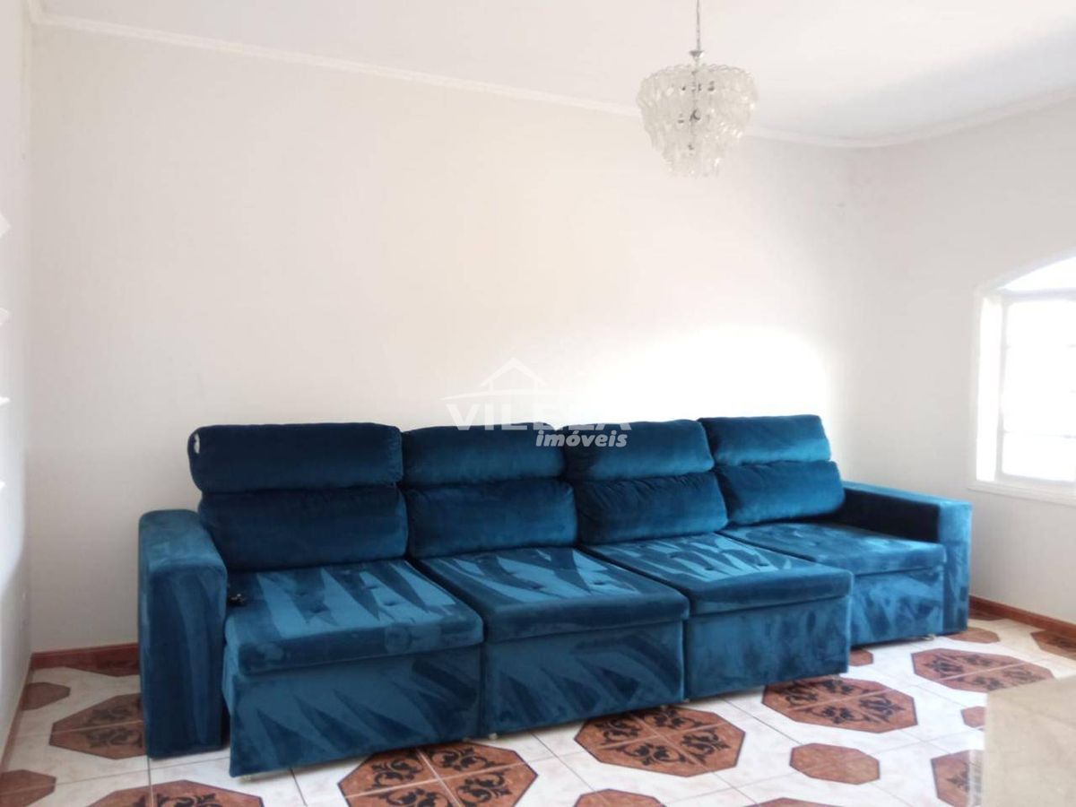 Casa a poucos metros da praia indaia