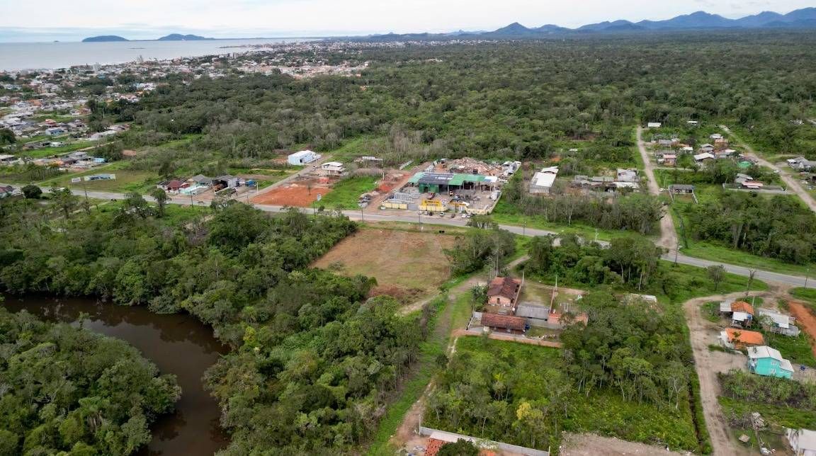 Área, 8.445m², barra sai