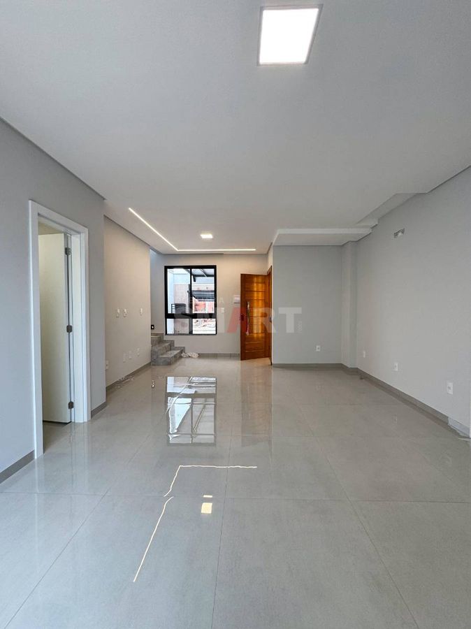 Casa Geminada Suíte+ 2 Quartos com Vaga Coberta