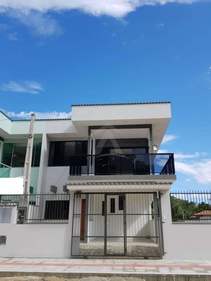 Sobrado, 125 m², 2 suítes + 1 quarto, bal. Itamar