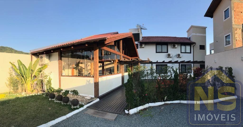 Casa de 15 quartos, 745m² no bairro Armação, em Penha | Eu Corretor