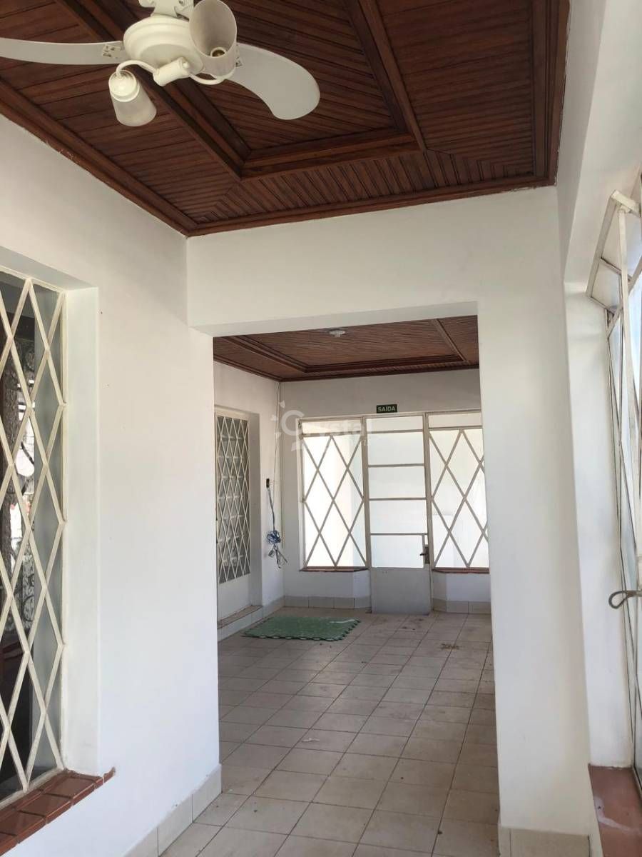 Casa/Ponto Comercial para Alugar no Centro de Avaré com 3 Quartos, Garagem para 5 Carros e Edícula nos Fundos - Avaré. Foto 2