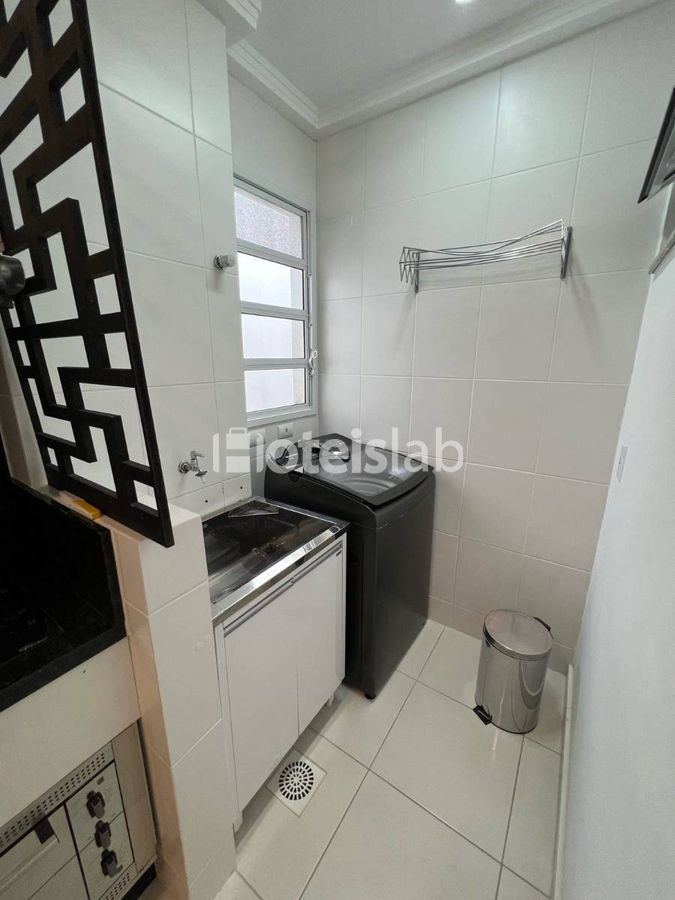 Lindo apartamento de 1 quarto em Canasvieiras, em prédio com piscina