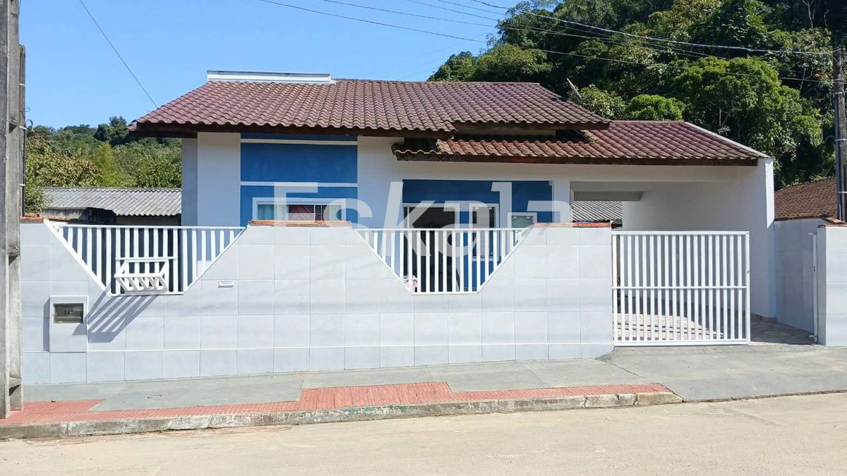 Casa Semimobiliada Com 01 Suíte + 02 Dormitórios Santo Antônio - Jaraguá do Sul