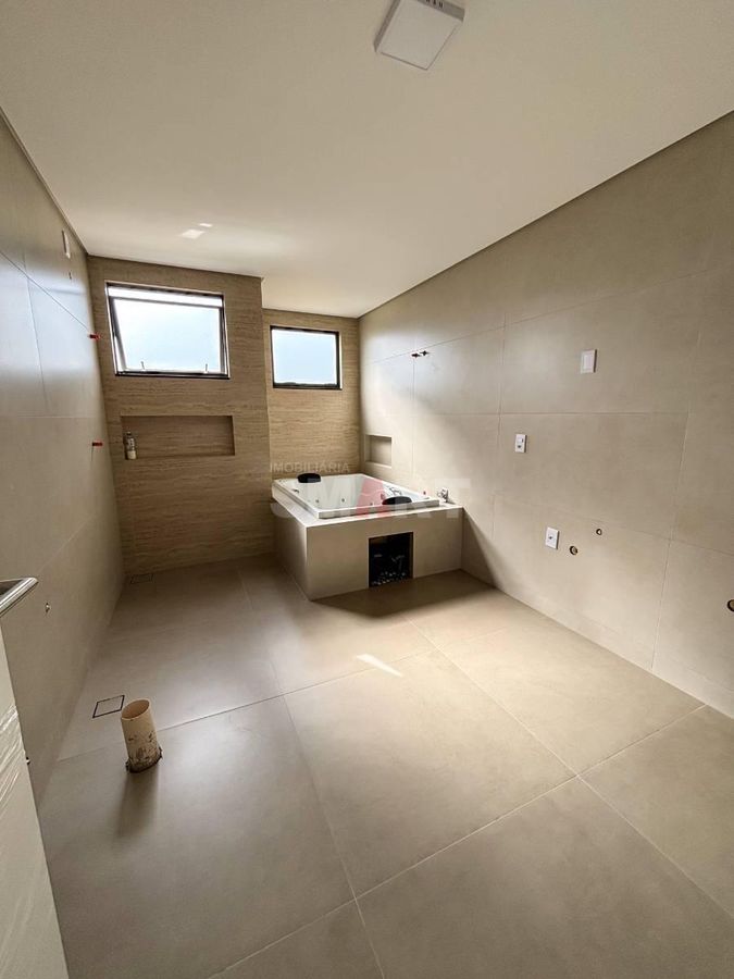 Casa com Elevador e 3 Andares Alto Padrão no Tifa Martins