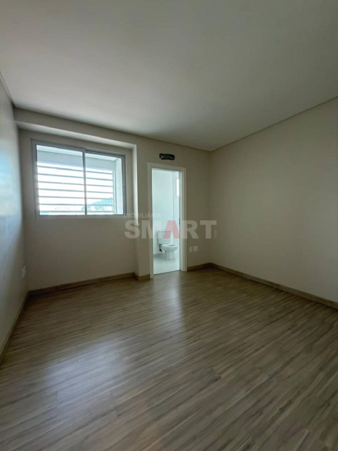 Apartamento no Centro com 3 Suítes e 2 Vagas de Garagem