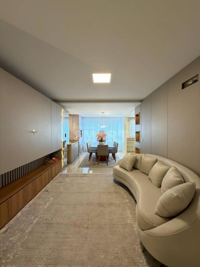 Apartamento no Centro com 3 Suítes e 2 Vagas de Garagem