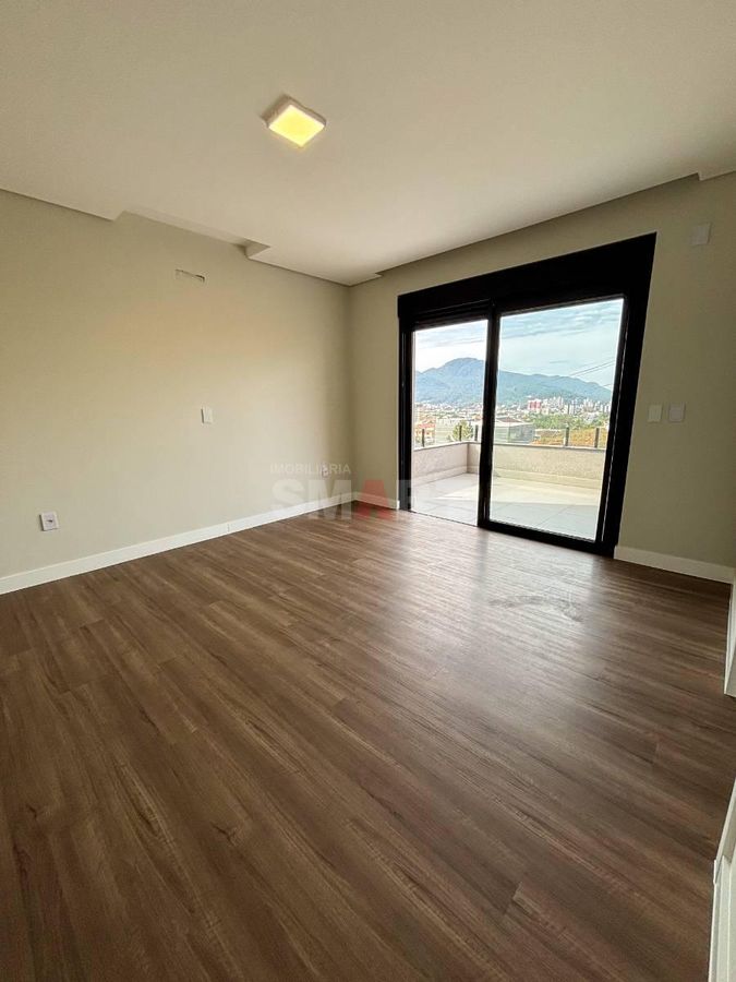 Casa com Elevador e 3 Andares Alto Padrão no Tifa Martins