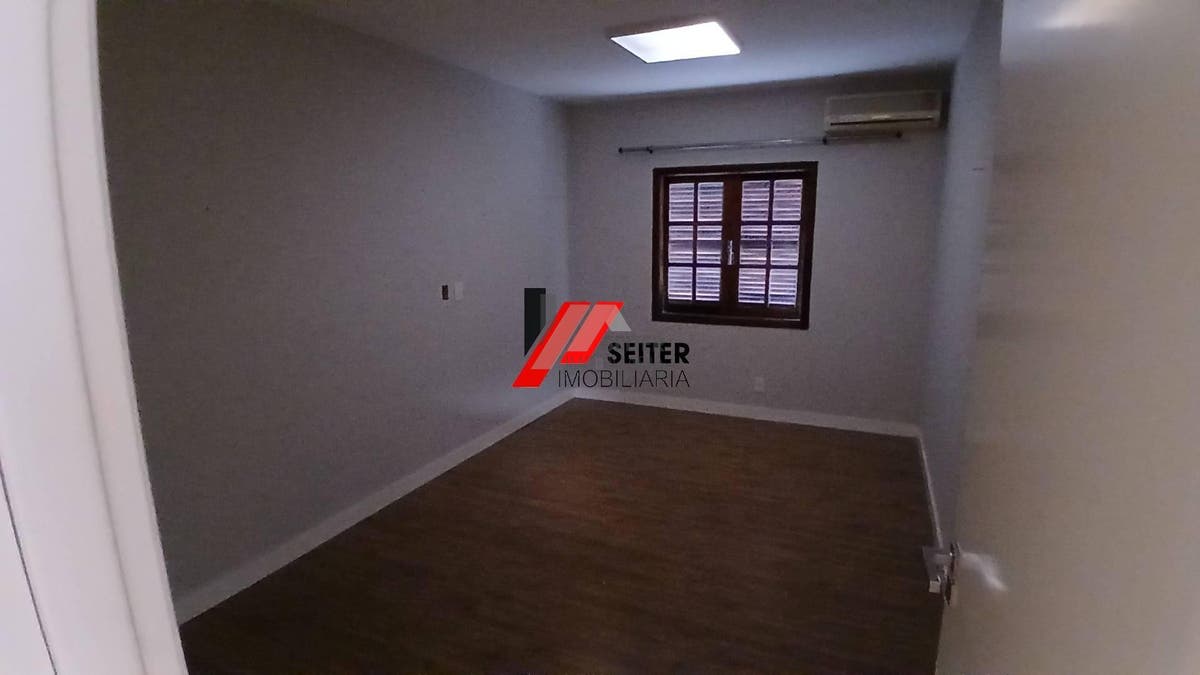 Casa a venda na agronomica