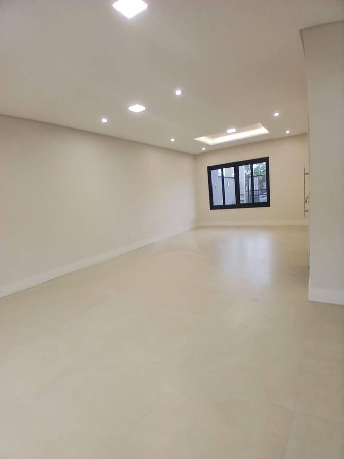 Sobrado com piscina, 180m metros mar, bal itapoa