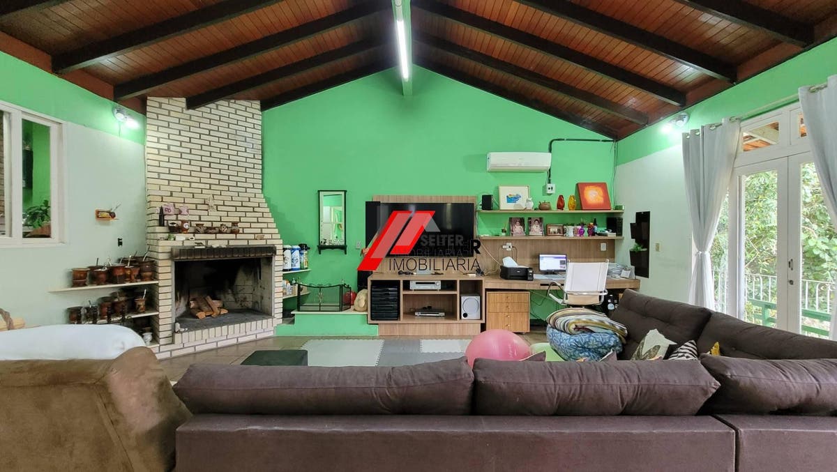 Casa com 4 quatro quartos para locação trindade florianópolis