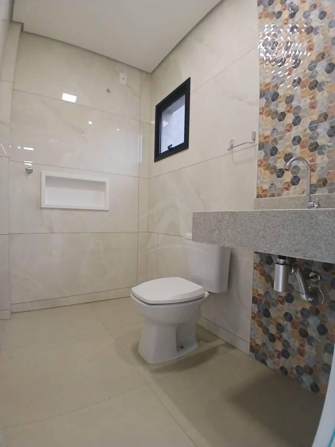 Sobrado com piscina, 180m metros mar, bal itapoa