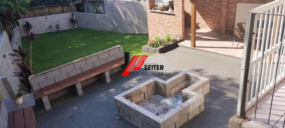 Casa com 4 dormitórios sendo 2 suíte à venda no bairro Pantanal