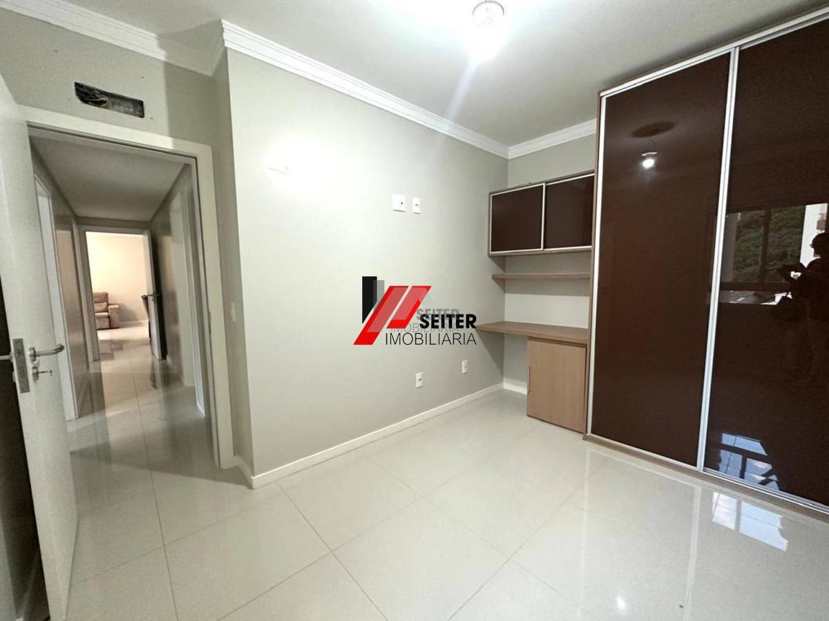 Apartamento de 4 dormitorios com suite para alugar Tom Jobim Itacorubi