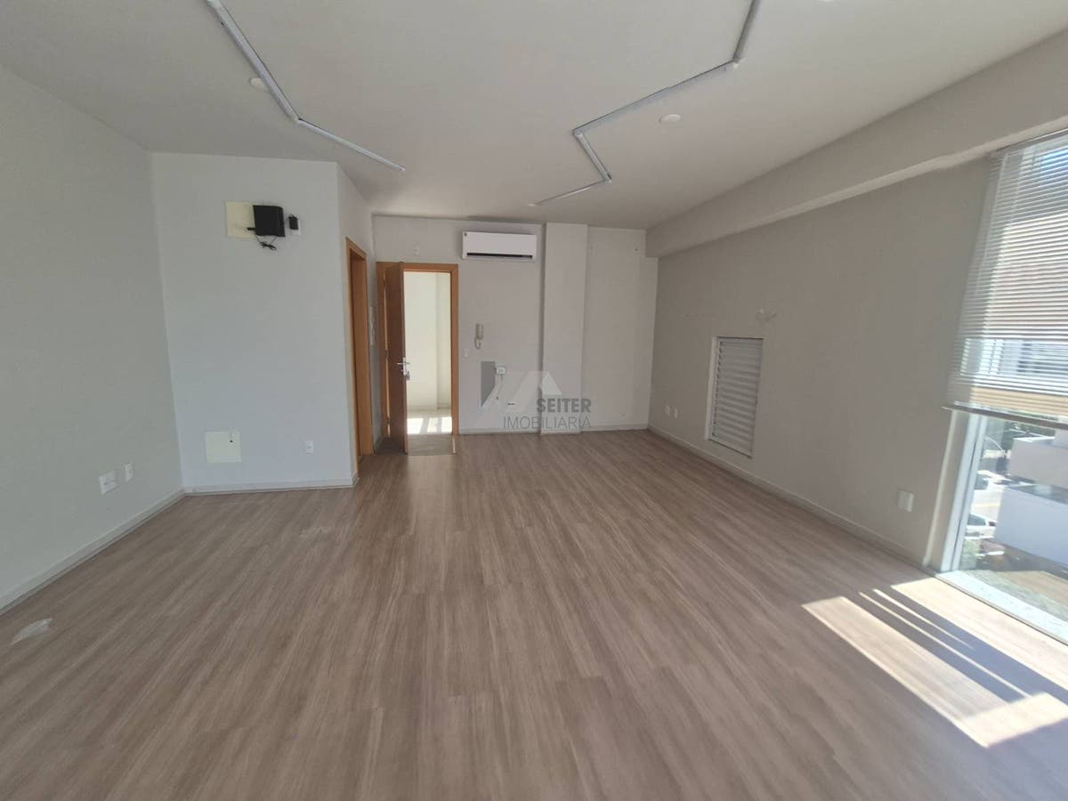 Sala comercial a venda no bairro Itacorubi com 37 m2 de área