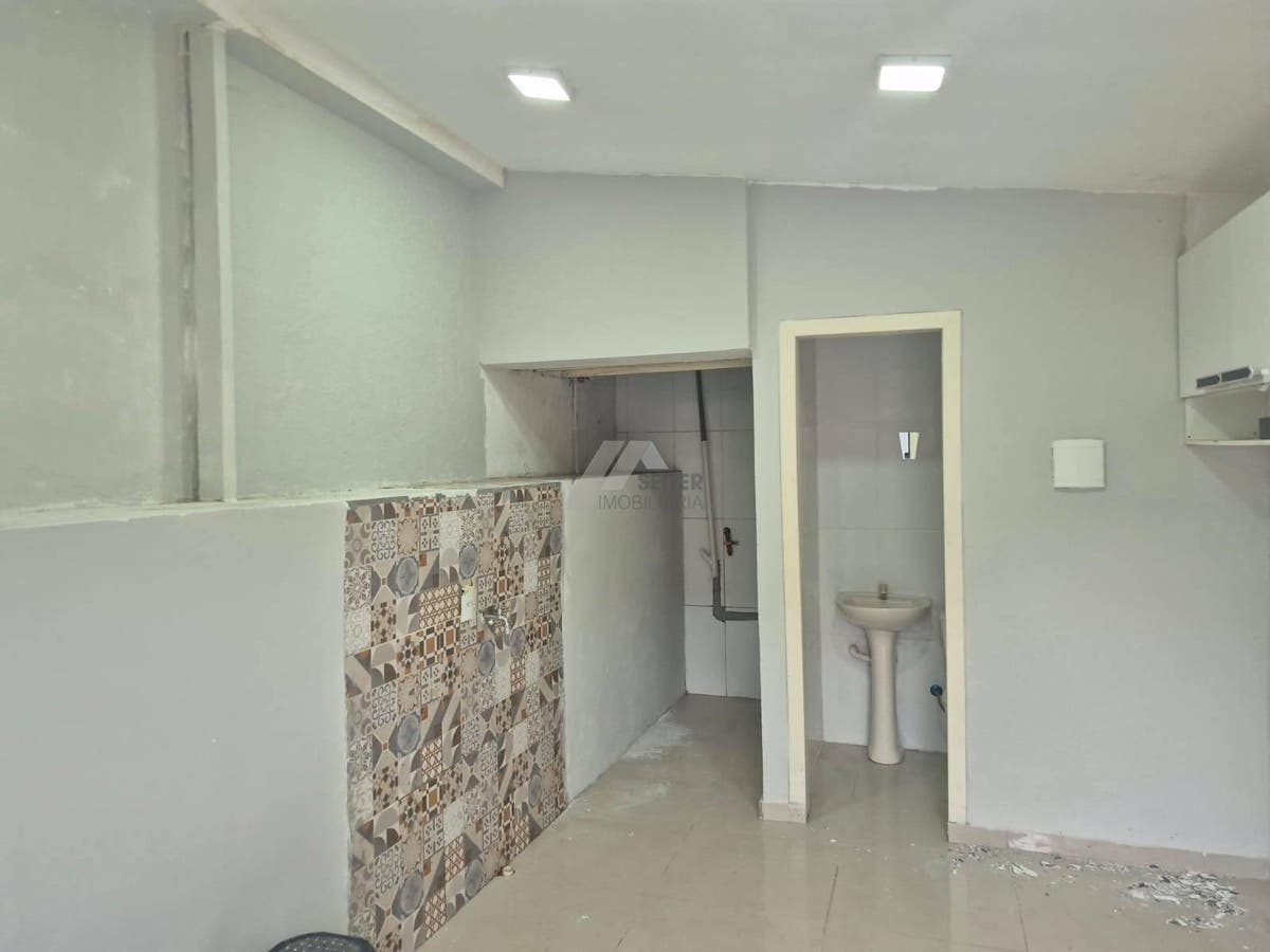 Ktinet com 1 quarto para alugar na trindade