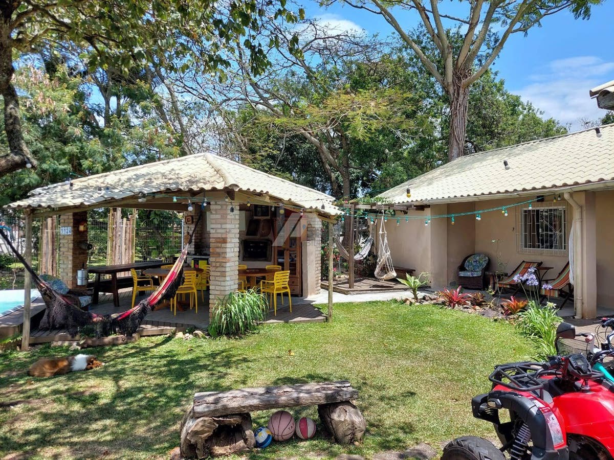 Casa 3 dormitórios com suite a venda Praia da Daniela Florianopolis