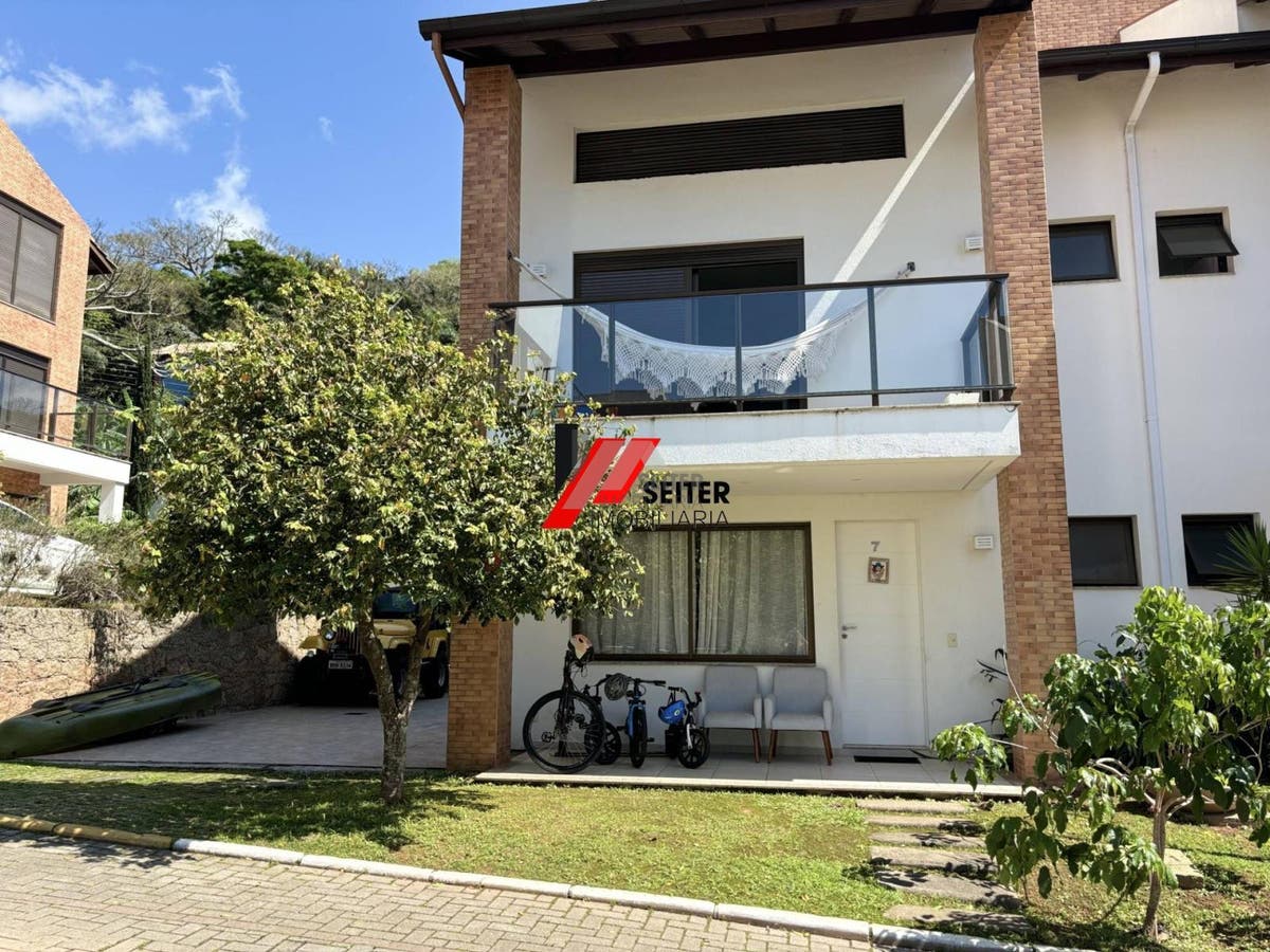 Casa à venda na beira da Lagoa em Florianópolis