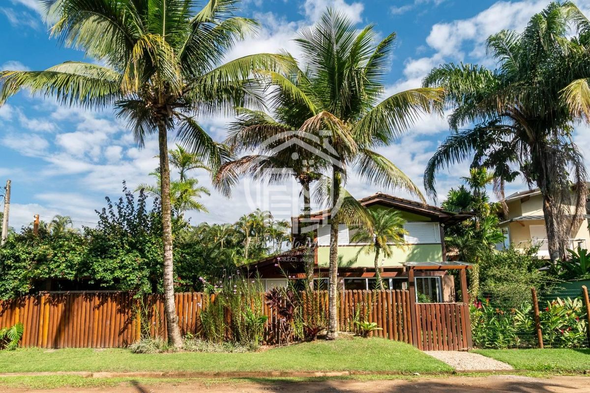 Casa à venda em Itamambuca Ubatuba - SP a 60 Metros da Praia