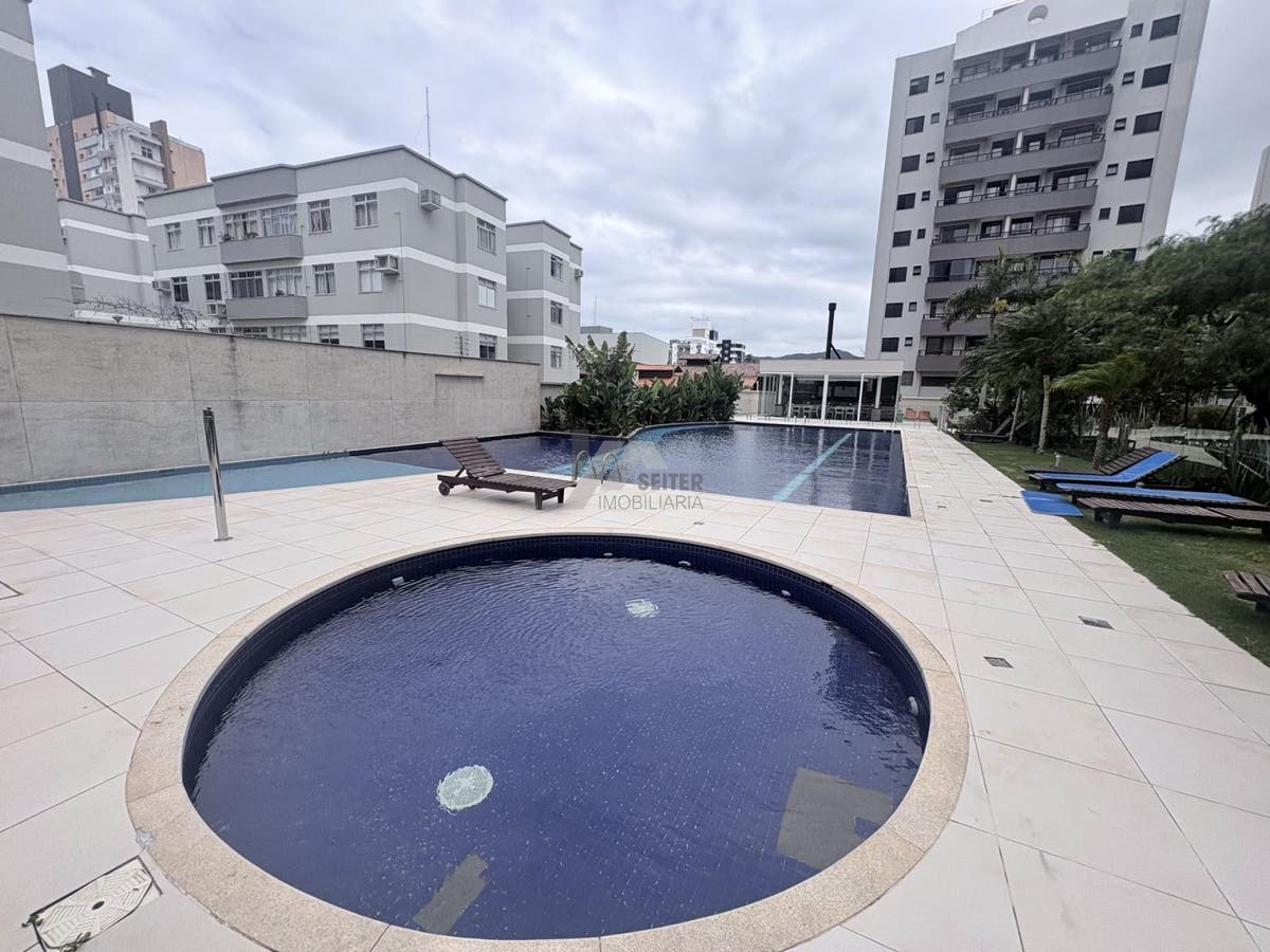 Apartamento mobiliado de 4 dormitorios sendo 2 suites com 3 vagas de garagem a venda Itacorubi