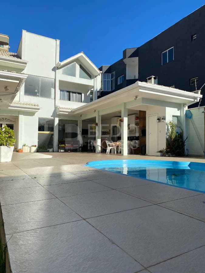 Casa de 4 quartos, 303m² no bairro Centro, em Balneário Camboriú | Eu Corretor