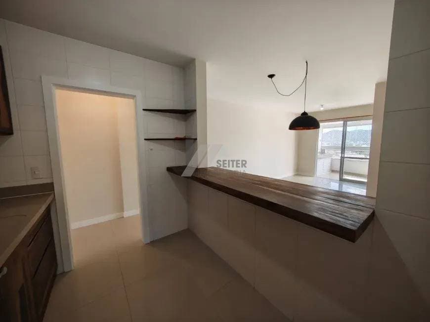 Apartamento com 3 quartos Pantanal Florianópolis