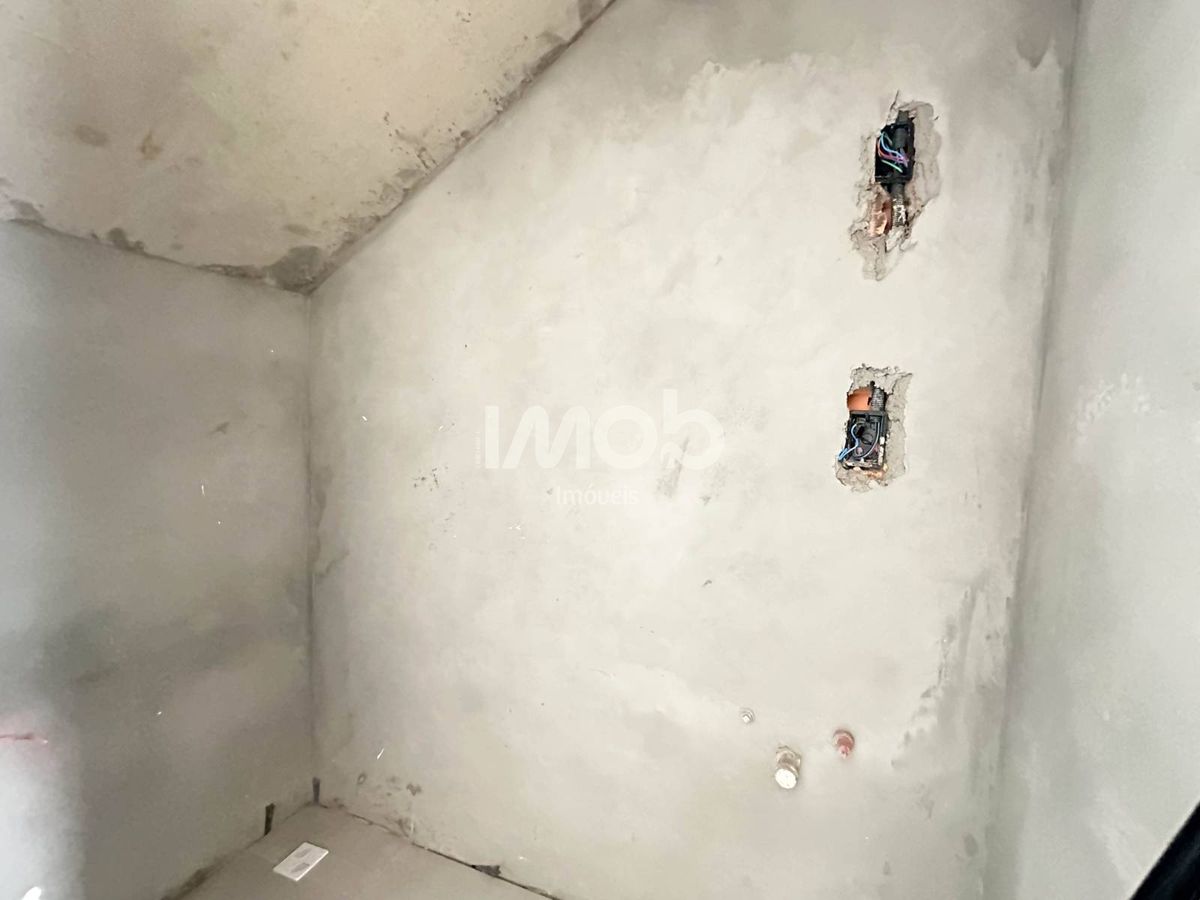 Casa geminada com 2 quartos, santo antônio
