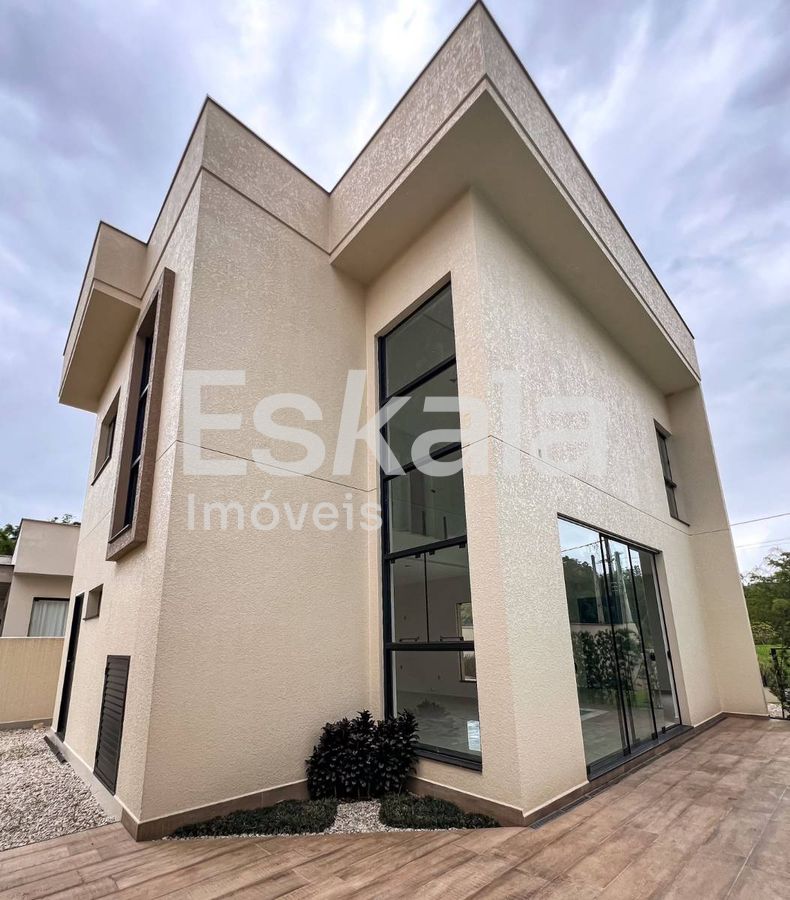 Casa Alto padrão Contendo 01 Suíte + 02 Dormitórios Jaragua 99 - Jaragua do Sul