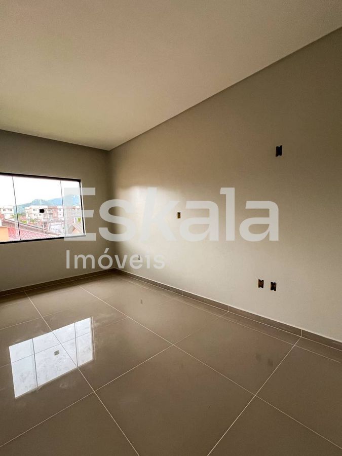 Casa Alto padrão Contendo 01 Suíte + 02 Dormitórios Jaragua 99 - Jaragua do Sul