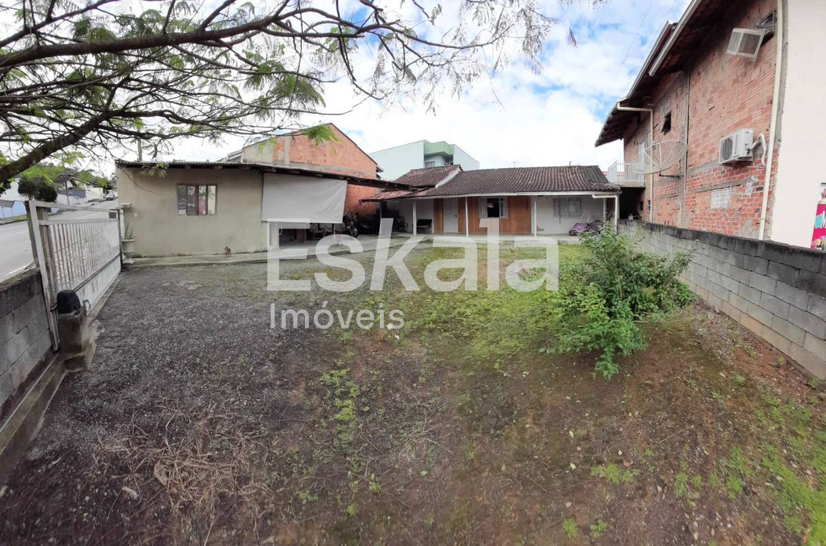 Casa Com 02 Quartos e 360m² De Área De Terreno Chico de Paulo - Jaraguá do Sul