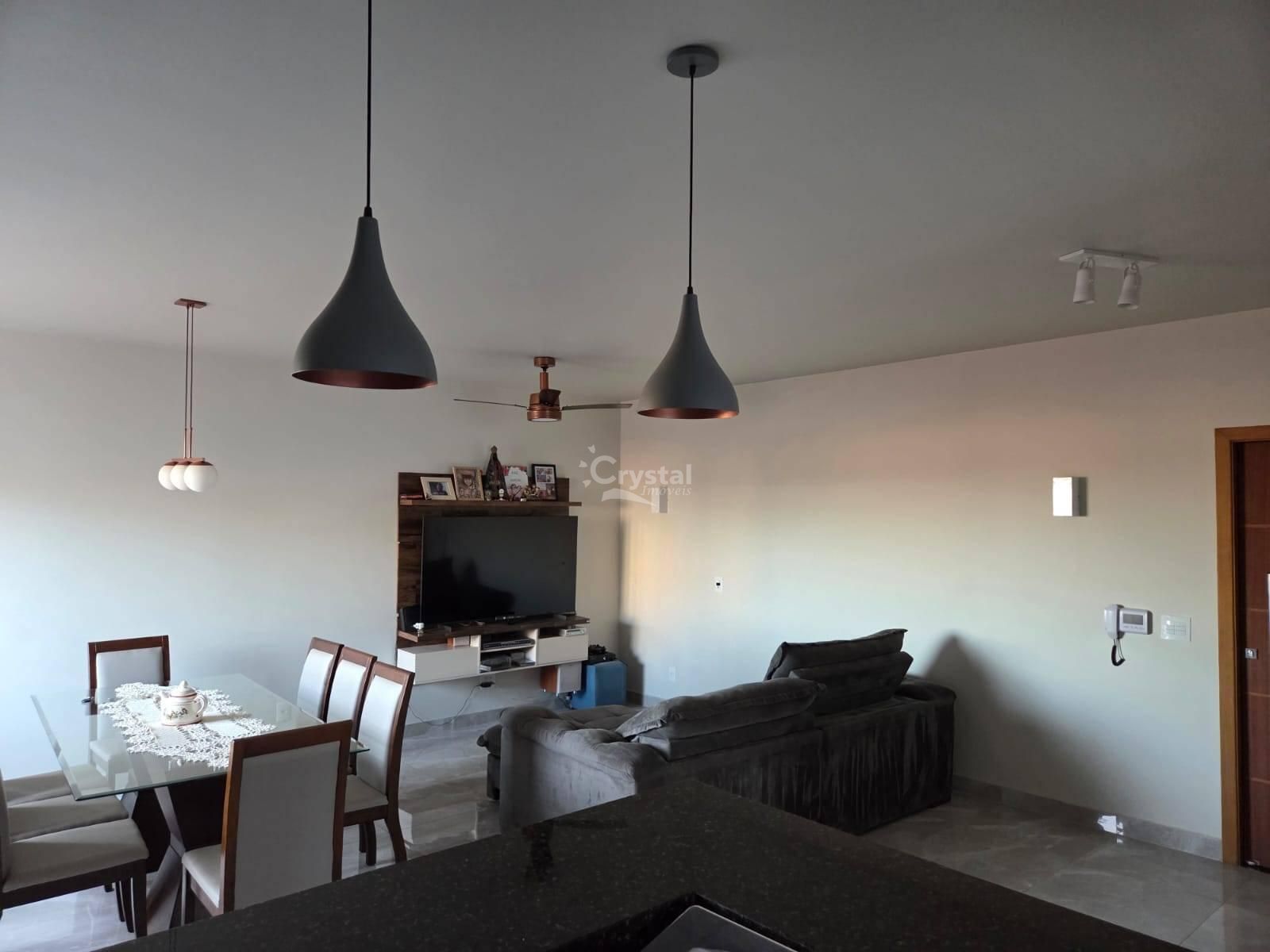 Imóvel Comercial e Residencial à Venda com 3 Quartos e Área Gourmet no Centro - Avaré. Foto 2