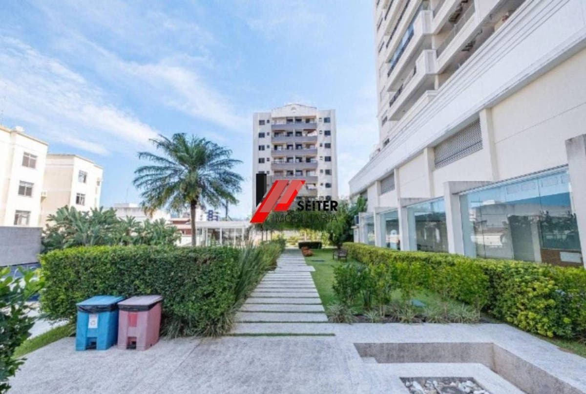 Apartamento mobiliado de 4 dormitorios sendo 2 suites com 3 vagas de garagem a venda Itacorubi