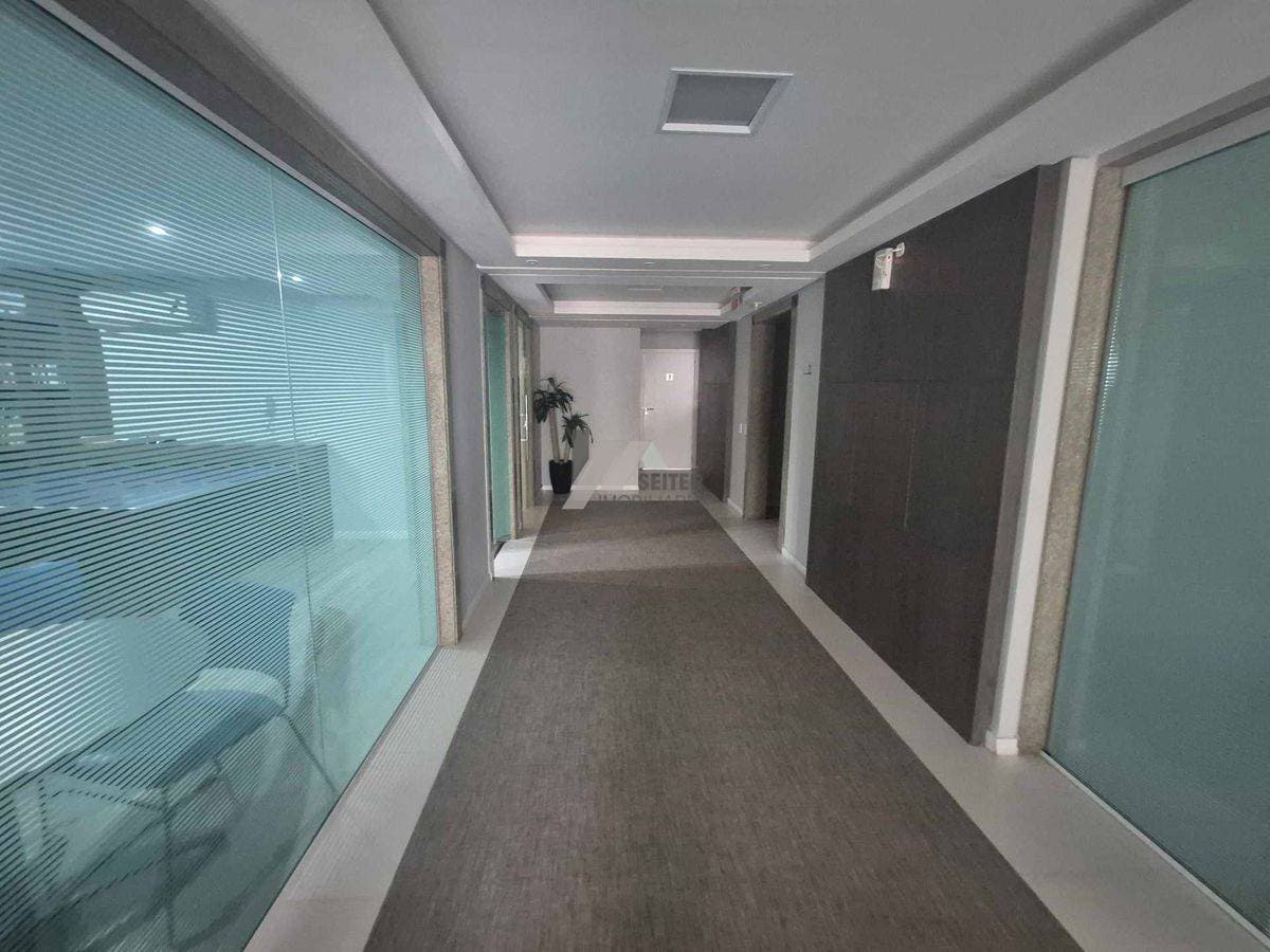 Apartamento de 4 dormitorios com suite para alugar Tom Jobim Itacorubi