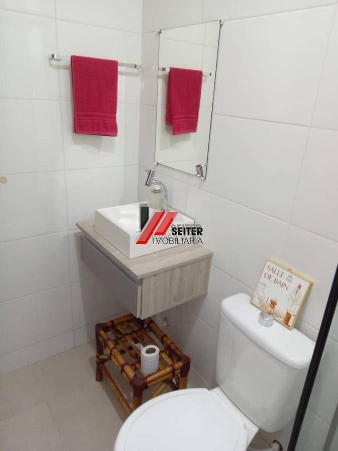 Apartamento térreo de 2 dormitórios à venda na praia do Campeche em Florianópolis